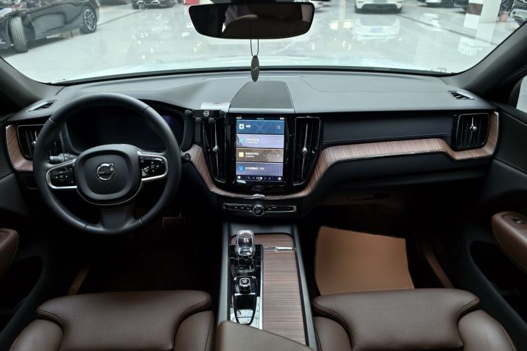 Used Volvo XC60 New Energy 2025 Plug-in Hybrid Long-Range All-Wheel Drive Smart & Luxurious Edition Interior 1
