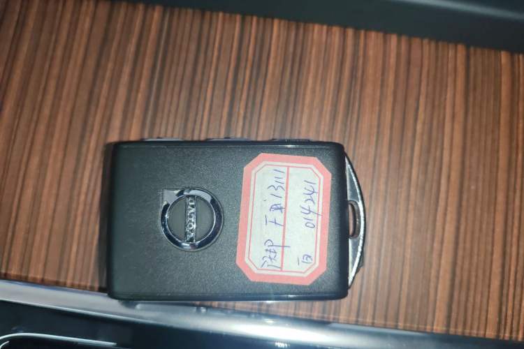 Used Volvo XC60 New Energy 2025 Plug-in Hybrid Long-Range All-Wheel Drive Smart Luxury Edition Interior 1