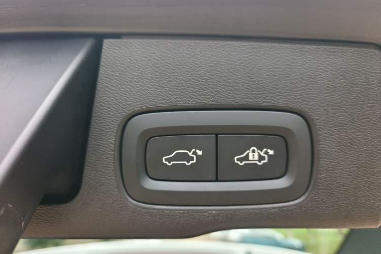 Used Volvo XC60 New Energy 2025 Plug-in Hybrid Long-Range All-Wheel Drive Smart & Luxurious Edition Interior 11