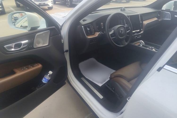 Used Volvo XC60 New Energy 2025 Plug-in Hybrid Long-Range All-Wheel Drive Smart Luxury Edition Interior 2