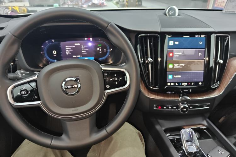 Used Volvo XC60 New Energy 2025 Plug-in Hybrid Long-Range All-Wheel Drive Smart Luxury Edition Interior 2