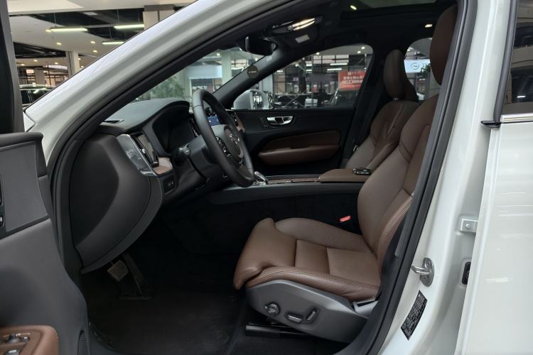 Used Volvo XC60 New Energy 2025 Plug-in Hybrid Long-Range All-Wheel Drive Smart & Luxurious Edition Interior 3