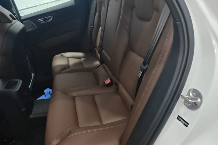 Used Volvo XC60 New Energy 2025 Plug-in Hybrid Long-Range All-Wheel Drive Smart Luxury Edition Interior 4