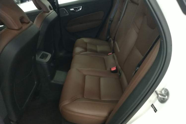 Used Volvo XC60 New Energy 2025 Plug-in Hybrid Long-Range All-Wheel Drive Smart Luxury Edition Interior 4