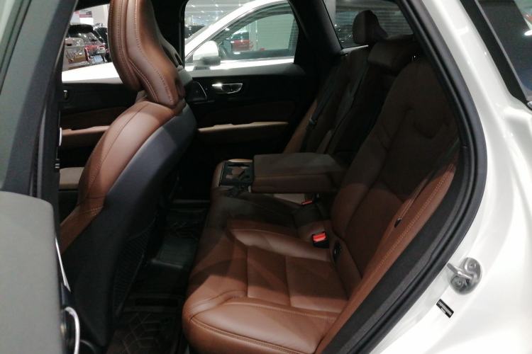 Used Volvo XC60 New Energy 2025 Plug-in Hybrid Long-Range All-Wheel Drive Smart Luxury Edition Interior 4