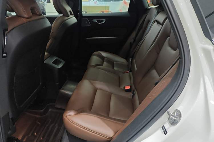 Used Volvo XC60 New Energy 2025 Plug-in Hybrid Long-Range All-Wheel Drive Smart Luxury Edition Interior 4