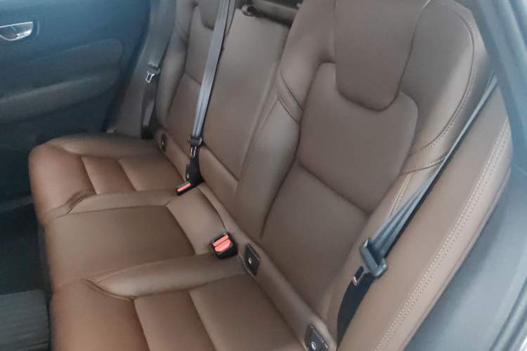Used Volvo XC60 New Energy 2025 Plug-in Hybrid Long-Range All-Wheel Drive Smart Luxury Edition Interior 4