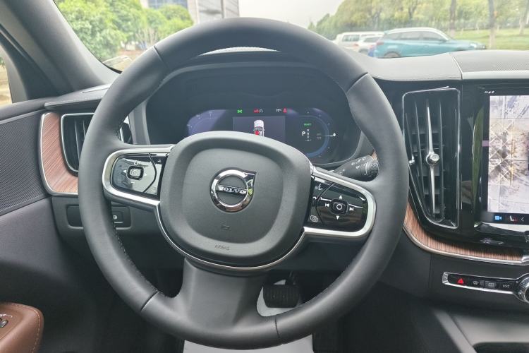 Used Volvo XC60 New Energy 2025 Plug-in Hybrid Long-Range All-Wheel Drive Smart & Luxurious Edition Interior 5