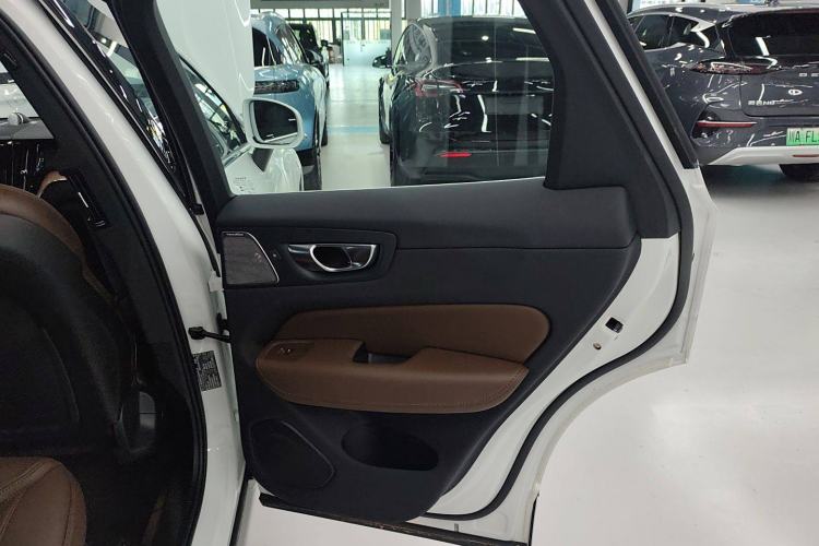 Used Volvo XC60 New Energy 2025 Plug-in Hybrid Long-Range All-Wheel Drive Smart Luxury Edition Interior 6