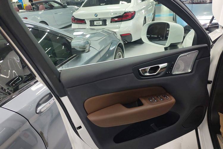 Used Volvo XC60 New Energy 2025 Plug-in Hybrid Long-Range All-Wheel Drive Smart Luxury Edition Interior 7