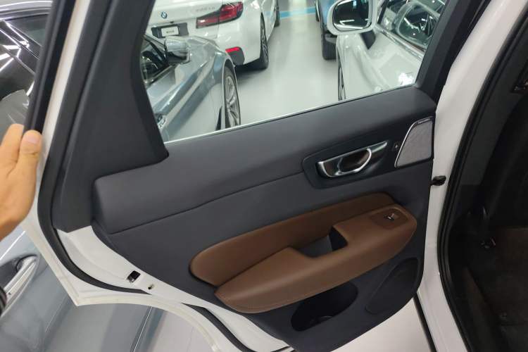 Used Volvo XC60 New Energy 2025 Plug-in Hybrid Long-Range All-Wheel Drive Smart Luxury Edition Interior 8