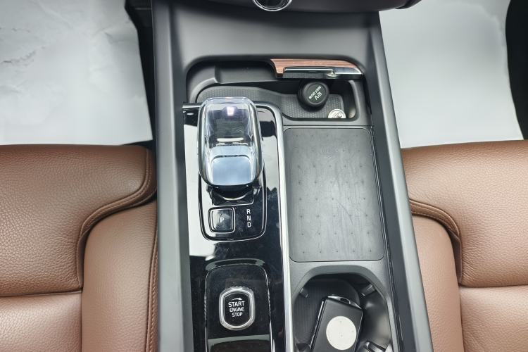 Used Volvo XC60 New Energy 2025 Plug-in Hybrid Long-Range All-Wheel Drive Smart & Luxurious Edition Interior 8