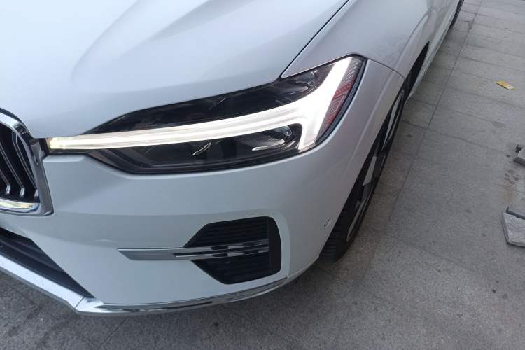 Used Volvo XC60 New Energy 2025 Plug-in Hybrid Long-Range All-Wheel Drive Smart Luxury Edition Left Front Headlight