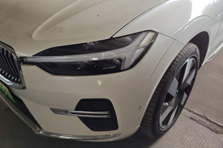 Used Volvo XC60 New Energy 2025 Plug-in Hybrid Long-Range All-Wheel Drive Smart Luxury Edition Left Front Headlight