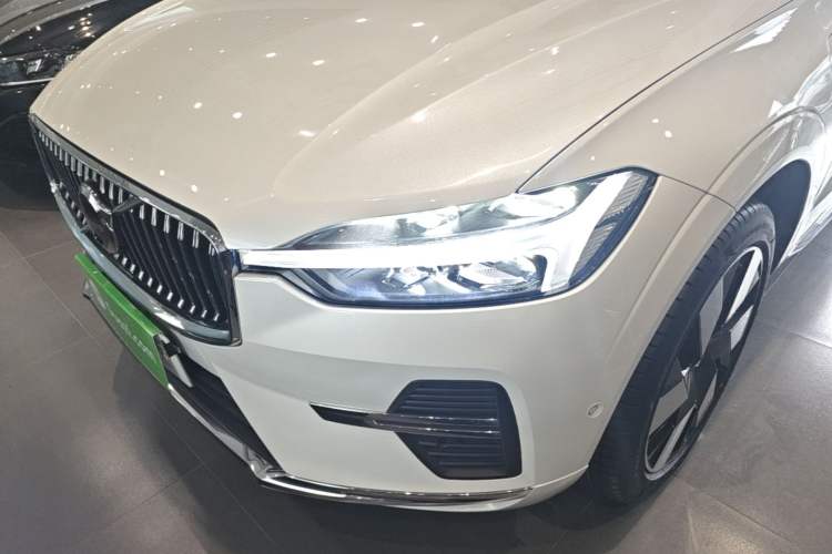Used Volvo XC60 New Energy 2025 Plug-in Hybrid Long-Range All-Wheel Drive Smart Luxury Edition Left Front Headlight