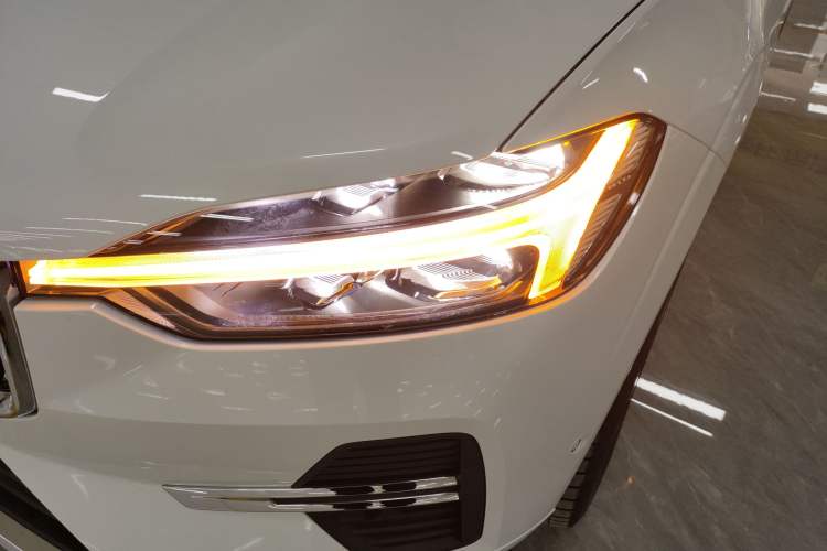 Used Volvo XC60 New Energy 2025 Plug-in Hybrid Long-Range All-Wheel Drive Smart & Luxurious Edition Left Front Headlight