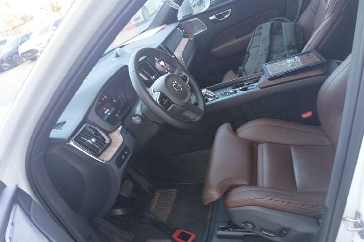 Used Volvo XC60 New Energy 2025 Plug-in Hybrid Long-Range All-Wheel Drive Smart Luxury Edition Left Front Seat