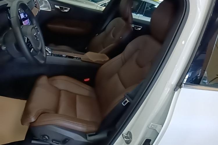 Used Volvo XC60 New Energy 2025 Plug-in Hybrid Long-Range All-Wheel Drive Smart Luxury Edition Left Front Seat