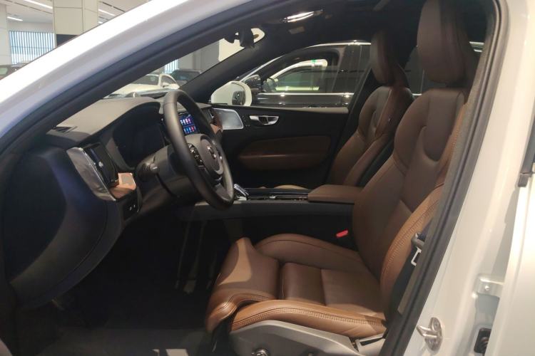Used Volvo XC60 New Energy 2025 Plug-in Hybrid Long-Range All-Wheel Drive Smart Luxury Edition Left Front Seat