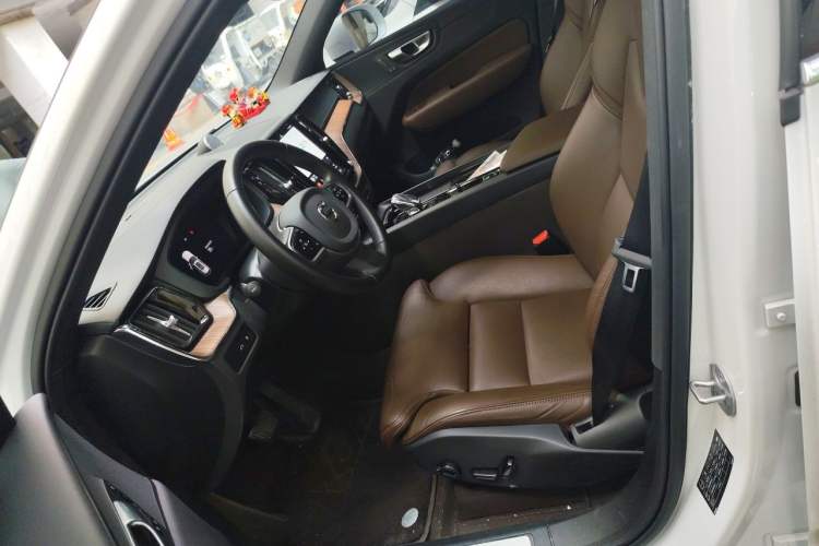 Used Volvo XC60 New Energy 2025 Plug-in Hybrid Long-Range All-Wheel Drive Smart & Luxurious Edition Left Front Seat