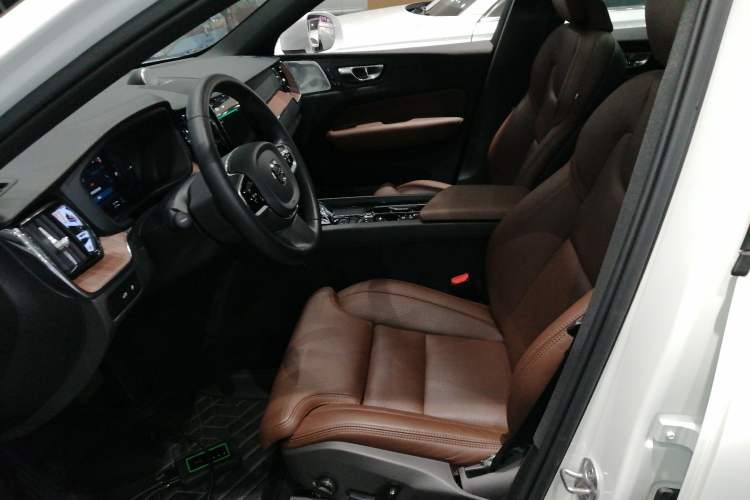 Used Volvo XC60 New Energy 2025 Plug-in Hybrid Long-Range All-Wheel Drive Smart Luxury Edition Left Front Seat