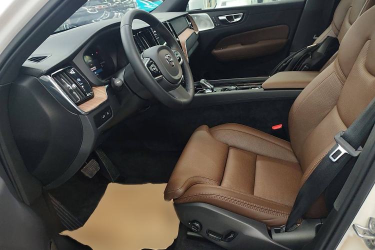 Used Volvo XC60 New Energy 2025 Plug-in Hybrid Long-Range All-Wheel Drive Smart Luxury Edition Left Front Seat
