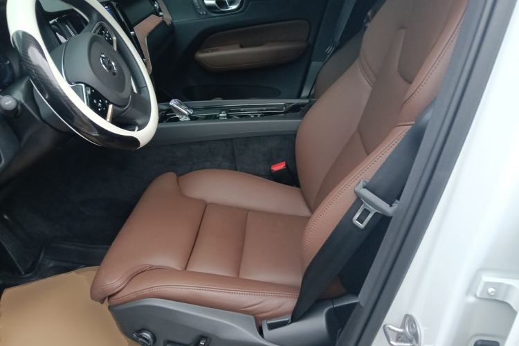 Used Volvo XC60 New Energy 2025 Plug-in Hybrid Long-Range All-Wheel Drive Smart & Luxurious Edition Left Front Seat