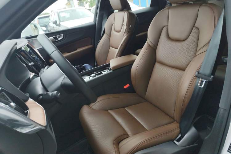 Used Volvo XC60 New Energy 2025 Plug-in Hybrid Long-Range All-Wheel Drive Smart Luxury Edition Left Front Seat