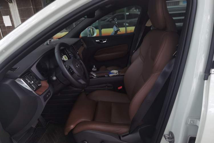 Used Volvo XC60 New Energy 2025 Plug-in Hybrid Long-Range All-Wheel Drive Smart & Luxurious Edition Left Front Seat