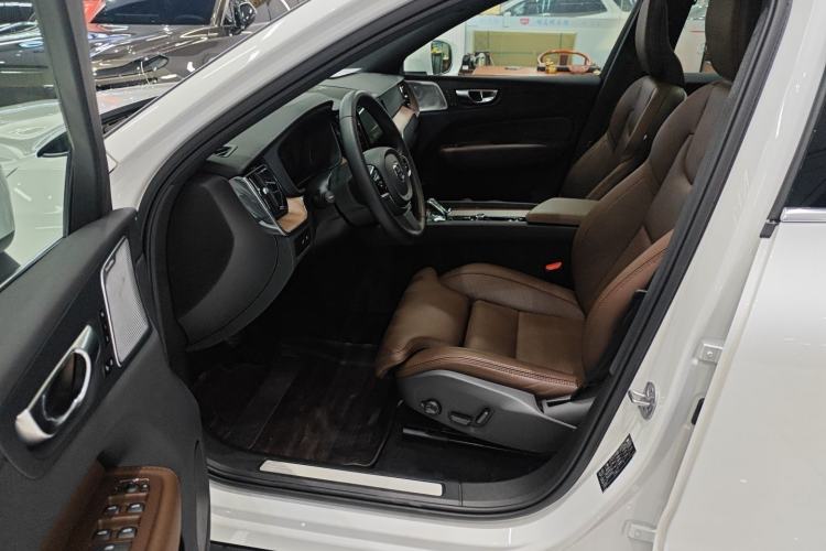 Used Volvo XC60 New Energy 2025 Plug-in Hybrid Long-Range All-Wheel Drive Smart Luxury Edition Left Front Seat