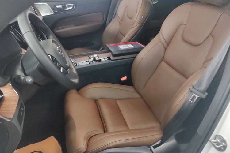 Used Volvo XC60 New Energy 2025 Plug-in Hybrid Long-Range All-Wheel Drive Smart Luxury Edition Left Front Seat