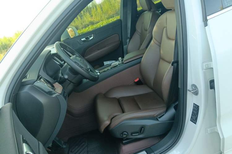Used Volvo XC60 New Energy 2025 Plug-in Hybrid Long-Range All-Wheel Drive Smart & Luxurious Edition Left Front Seat