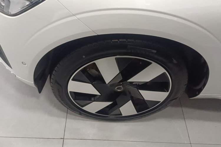 Used Volvo XC60 New Energy 2025 Plug-in Hybrid Long-Range All-Wheel Drive Smart Luxury Edition Left Front Wheel Hub