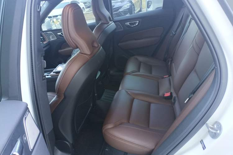 Used Volvo XC60 New Energy 2025 Plug-in Hybrid Long-Range All-Wheel Drive Smart Luxury Edition Left Rear Seat