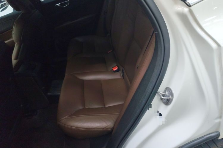 Used Volvo XC60 New Energy 2025 Plug-in Hybrid Long-Range All-Wheel Drive Smart & Luxurious Edition Left Rear Seat