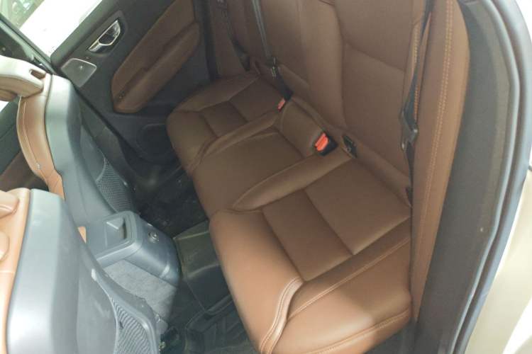 Used Volvo XC60 New Energy 2025 Plug-in Hybrid Long-Range All-Wheel Drive Smart Luxury Edition Left Rear Seat