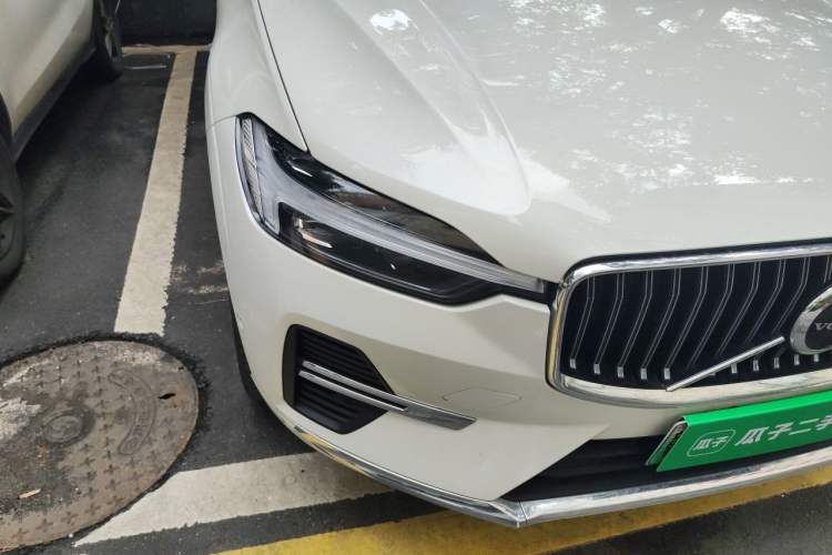 Used Volvo XC60 New Energy 2025 Plug-in Hybrid Long-Range All-Wheel Drive Smart & Luxurious Edition Right Front Headlight
