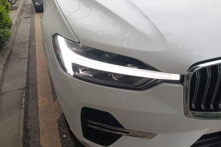 Used Volvo XC60 New Energy 2025 Plug-in Hybrid Long-Range All-Wheel Drive Smart & Luxurious Edition Right Front Headlight