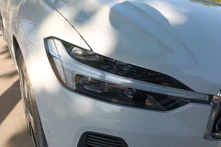 Used Volvo XC60 New Energy 2025 Plug-in Hybrid Long-Range All-Wheel Drive Smart & Luxurious Edition Right Front Headlight