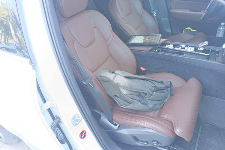 Used Volvo XC60 New Energy 2025 Plug-in Hybrid Long-Range All-Wheel Drive Smart Luxury Edition Right Front Seat