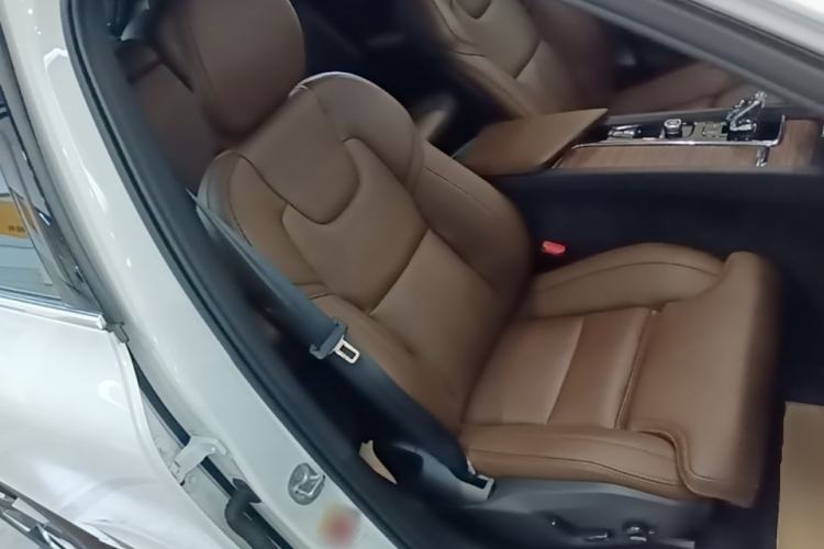 Used Volvo XC60 New Energy 2025 Plug-in Hybrid Long-Range All-Wheel Drive Smart Luxury Edition Right Front Seat