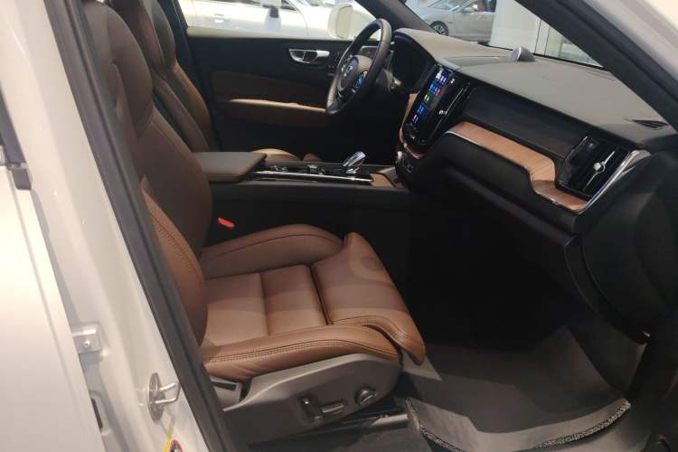 Used Volvo XC60 New Energy 2025 Plug-in Hybrid Long-Range All-Wheel Drive Smart Luxury Edition Right Front Seat