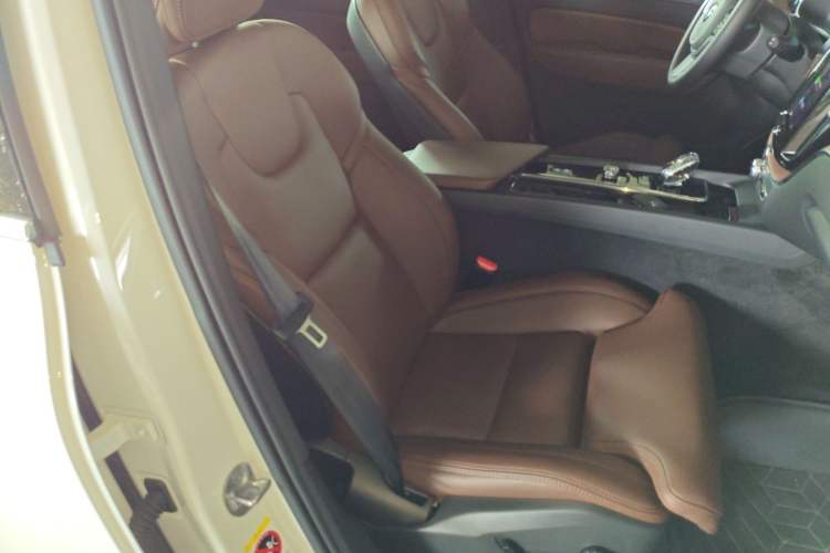Used Volvo XC60 New Energy 2025 Plug-in Hybrid Long-Range All-Wheel Drive Smart Luxury Edition Right Front Seat