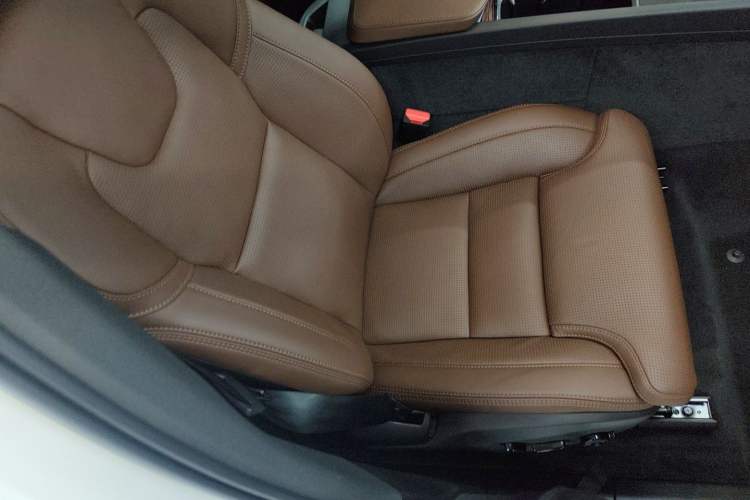 Used Volvo XC60 New Energy 2025 Plug-in Hybrid Long-Range All-Wheel Drive Smart Luxury Edition Right Front Seat
