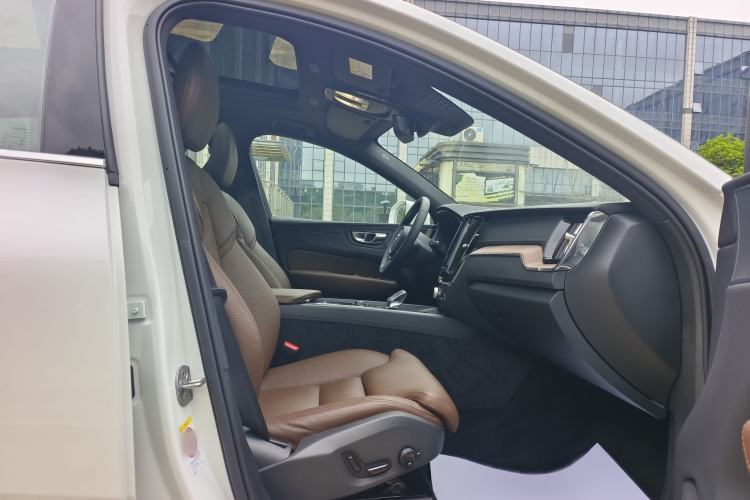 Used Volvo XC60 New Energy 2025 Plug-in Hybrid Long-Range All-Wheel Drive Smart & Luxurious Edition Right Front Seat