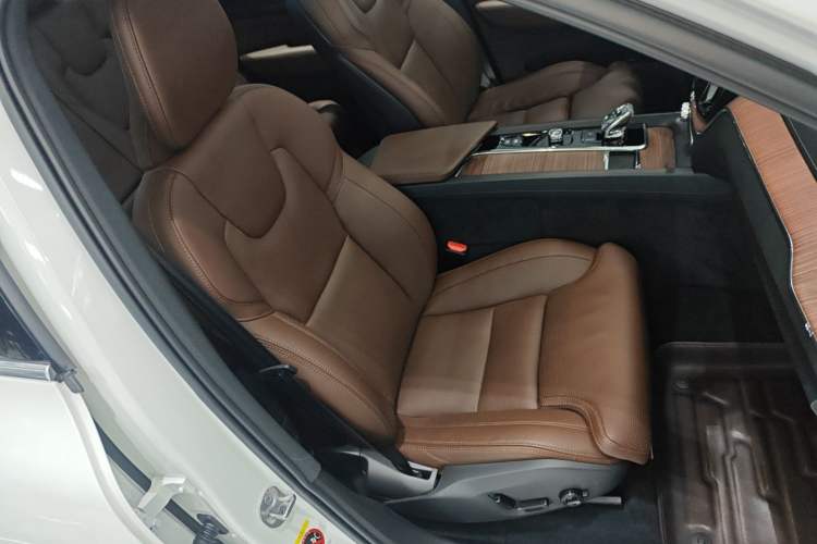 Used Volvo XC60 New Energy 2025 Plug-in Hybrid Long-Range All-Wheel Drive Smart Luxury Edition Right Front Seat