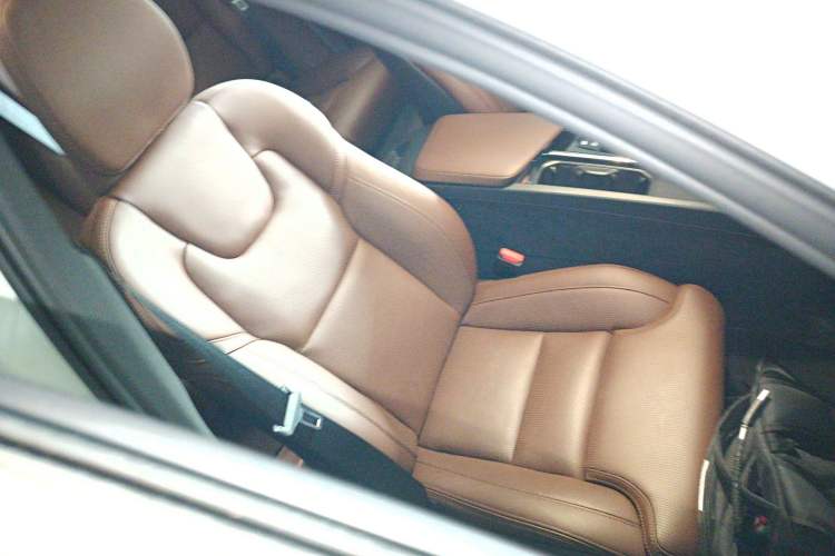 Used Volvo XC60 New Energy 2025 Plug-in Hybrid Long-Range All-Wheel Drive Smart Luxury Edition Right Front Seat