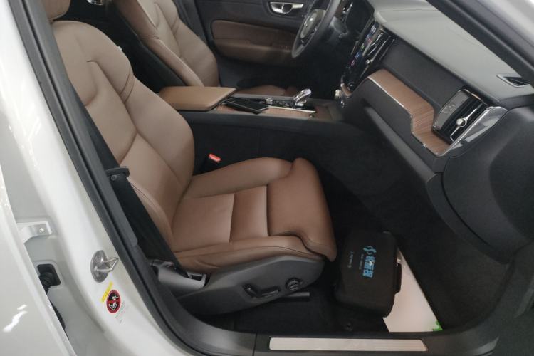 Used Volvo XC60 New Energy 2025 Plug-in Hybrid Long-Range All-Wheel Drive Smart & Luxurious Edition Right Front Seat
