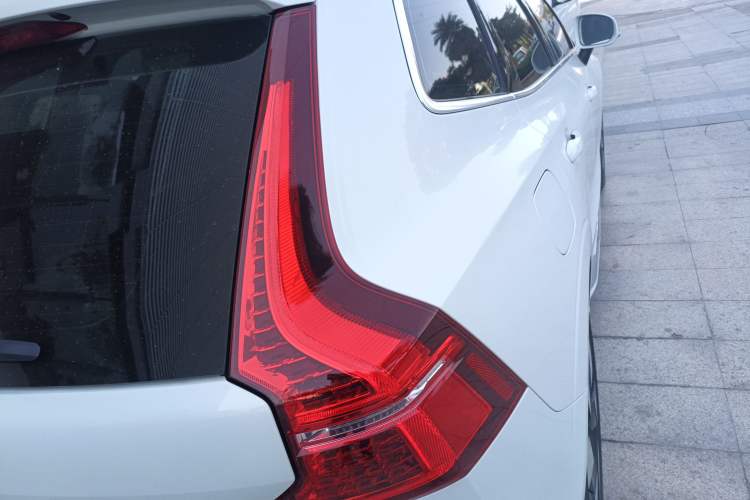 Used Volvo XC60 New Energy 2025 Plug-in Hybrid Long-Range All-Wheel Drive Smart Luxury Edition Right Rear Taillight