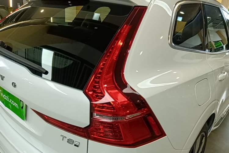 Used Volvo XC60 New Energy 2025 Plug-in Hybrid Long-Range All-Wheel Drive Smart Luxury Edition Right Rear Taillight